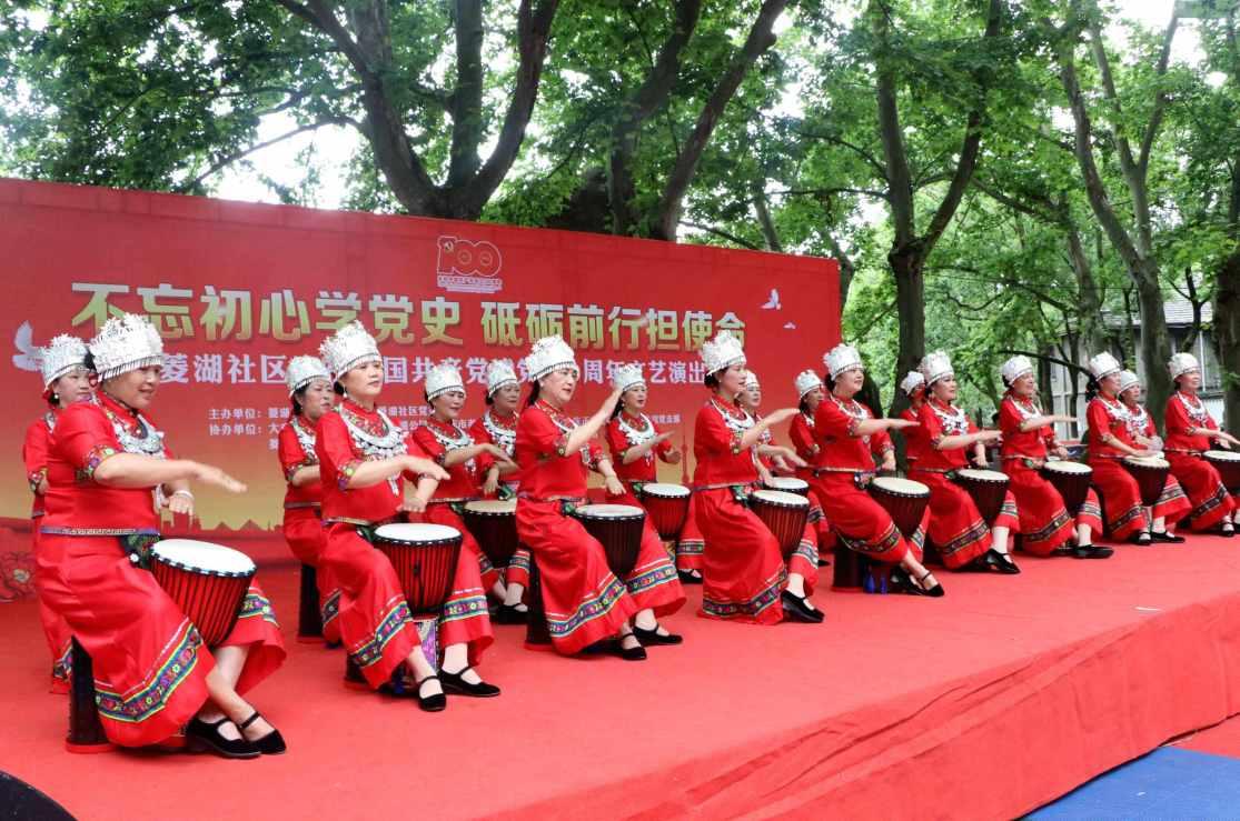 可爱的小孔雀救援